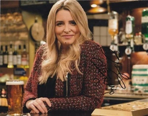 Emma Atkins *HAND SIGNED* 8x10 photo ~ Emmerdale ~ AUTOGRAPHED - Picture 1 of 1