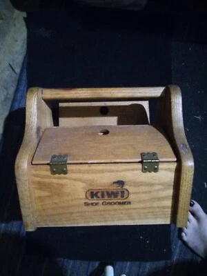 Caja de madera con brillo para zapatos Kiwi Foto 1 de 4