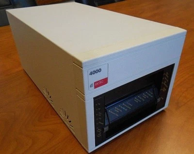 DS9400 ADIC DLT4000 20/40GB EXTERNAL TAPE DRIVE 98-5486-01 - Image 1 of 2