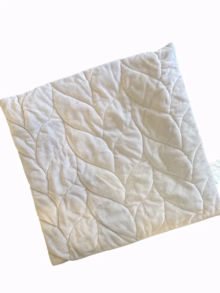 Decorative Gray Faux Fur, 20x20” Pillow Cover Unbranded NEW See Description**  - Image 1 of 3