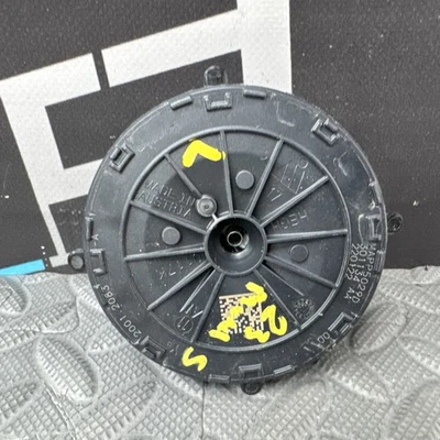 Motor de accionamiento de espejo retrovisor puerta izquierda Tesla modelo S 2021-24 OEM 2001.2083 MAPP5029D00 Foto 1 de 4