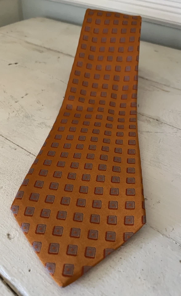 Gravata Kiton qualidade laranja brilhante padrão ponto caixa feita na Itália 100% seda - Imagem 1 de 4