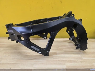 11-25 2011-2025 SUZUKI GSXR 600 750 FRAME MAIN FRAME CHASSIS 2016 600 STR8 SLV - Image 1 of 4