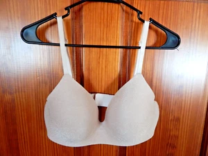 VICTORIA'S SECRET WIREFREE BEIGE BRA, MEDIUM LINING, SIZE 30 INCHES (38 C) - Picture 1 of 4