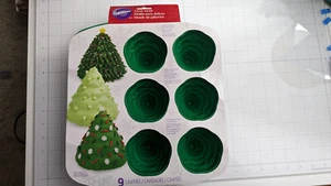 Wilton treat mold christmas tree 2105-0332 silicone - Picture 1 of 4