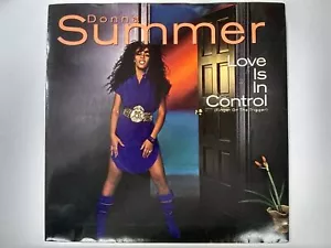 DONNA SUMMER Love Is In Control b/w Sometimes Butteflies AZ 7" 45rpm Vinyl VG++ - Imagen 1 de 4
