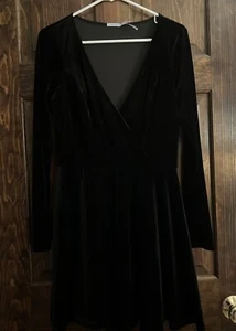 Kimchi Blue Velvet Mini Dress Black Women’s Large Long Sleeve V Neck Skater - Picture 1 of 7