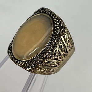 Vintage White Ivory Gold Tone Etched Metal Band Ring Size 7 RARE! - Picture 1 of 6