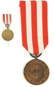3 WW2 Miniature + Polish Medal For Victory And Freedom 1945 - Picture 1 of 10