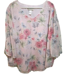 Top Alfred Dunner Acuarela Floral Manga 3/4 Talla 3X Tachuelas Detalle Cuello en V - Imagen 1 de 8