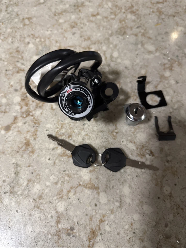 Llave de bloqueo interruptor de encendido para Kawasaki EX400 Ninja 400 2018-2023 ER400 Z400 19-22 Foto 1 de 4