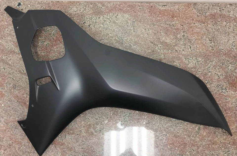 [NUEVO] Carenado medio superior derecho Yamaha YZF-R6 2017-2022 | recambio BN6-2835V-00 Foto 1 de 4