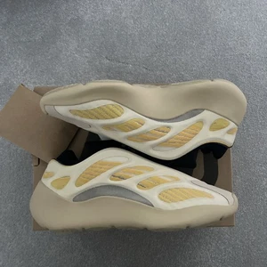 Adidas Yeezy 700 V3 Mono Safflower UK 8/ US 8.5 Brand New With Tags And Box ✅ - Picture 1 of 13