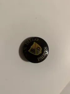 1986 CRANE POTATO CHIP BASEBALL PIN SAN DIEGO PADRES - Picture 1 of 2