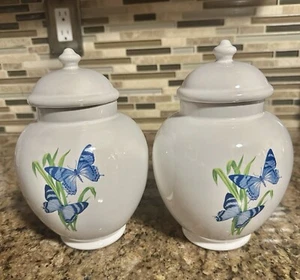 2 schöne weiße Gläser - mit blauen Schmetterlingen auf grünem Stiel Made in Thailand! - Bild 1 von 11