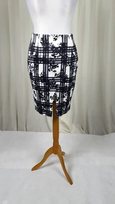 Finders Keepers Mistaken For A Vision Skirt White Tartan Floral CR055 MM 02 - Image 1 of 4