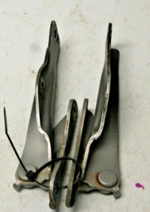 2005-06 SAAB 9-2X 9-2x  HOOD HINGES RIGHT LEFT OEM  - Picture 1 of 3