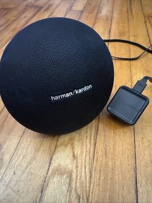 Altavoz portátil inalámbrico Bluetooth Harman Kardon Onyx Mini negro con cargador Foto 1 de 4