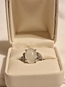 Oval Glow in the Dark Stone w/ Trinity loop Band Ring sz 6 - Picture 1 of 4