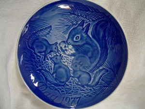 Copenhagen Bing & Grondahl Mother's Day 1977 Plate w/Mama Squirrel & 3 Babies - Picture 1 of 3