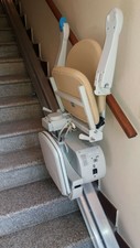 SERVOSCALA/MONTASCALE PER ANZIANI RETTILINEO 'HANDICARE' DESTRO A SALIRE 