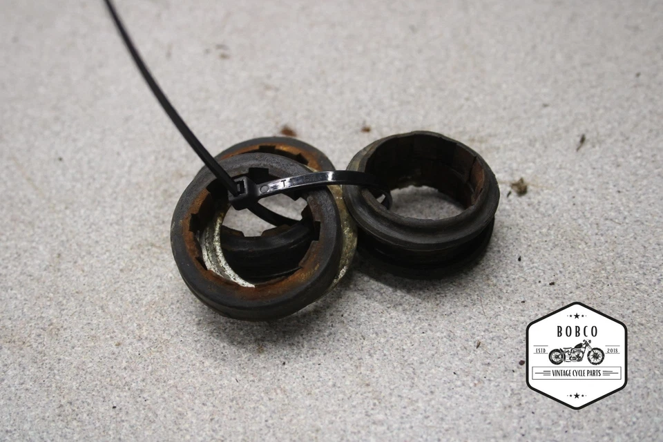 1973 Honda CB125S AMORTECEDORES DE BORRACHA PARA FARÓIS N2-1110.MF - Imagem 1 de 3