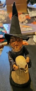 Dept. 56 Poliwoggs Standing Witch with Skull American Folk Art Halloween - Afbeelding 1 van 6