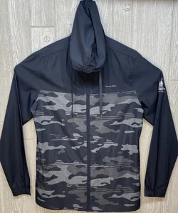 Chaqueta de golf Travis Mathew cortavientos para hombre gris negra camuflada con capucha talla mediana - Imagen 1 de 9