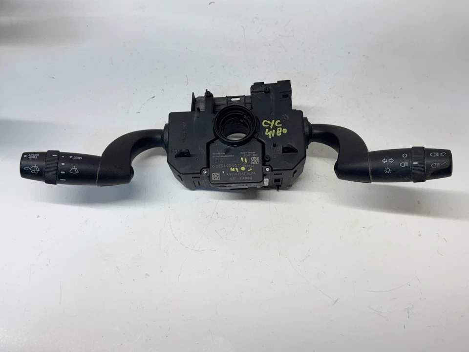 2015-2022 RAM PROMASTER 1500 INTERRUPTOR LIMPADOR DE SETA COM SENSOR FABRICANTE DE EQUIPAMENTO ORIGINAL P6TB16JXWAB - Imagem 1 de 4