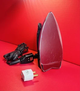 Vintage Iron Folds & Fits In Singer 221 222 Featherweight Case Quilting - Picture 1 of 8