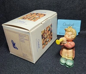M.J. Hummel Goebel Niña Con Trompeta #391 con Caja 2 1/2" Alemania TMK 6 - Imagen 1 de 4