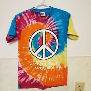 Vintage 90s Y2K Joes Crab Shack Rainbow Tie Dye Peace Love T Shirt Small Kansas - Picture 1 of 12