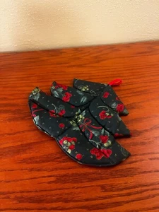 Vintage Christmas Tree Cooking Potholder Hot Pad Quilted Holly Hot Plate Holder - Picture 1 of 3