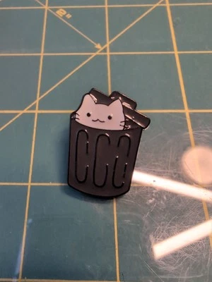 Cat Shape Cartoon Animal Brooches Women Fashion Garments Handcrafts Lapel Brooch - Image 1 of 3