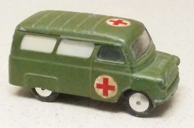 Ambulancia militar Corgi Toys Bedford, pintura verde opaca, buen estado Foto 1 de 4