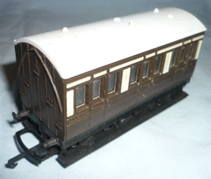 HORNBY OO GAUGE GWR FOUR WHEELED COACH 12 R213 - Picture 1 of 2