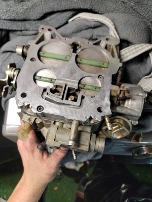 Carburetor 305 350 V8 1981-1984 GM Cars Coupe Sedan OEM Universal - Image 1 of 4
