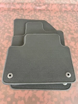 Juego de alfombrillas de carbón OEM Volvo V60 Cross Country Foto 1 de 4