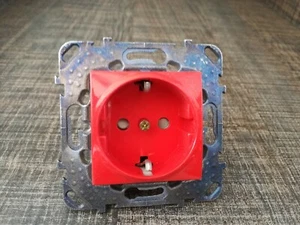 Merlin Schneider 2er-Pack SCHUKOSOCKET U5003703ZG MGU50.037.03Z 2P 16A 250V ROT - Bild 1 von 2