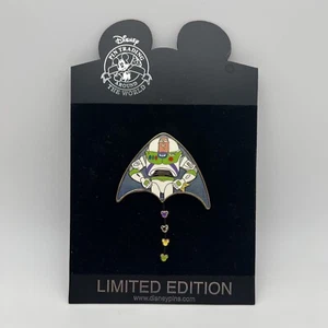 Disney Kite Series Buzz Lightyear LE 250 Jumbo Dangle Pin 2007 ~ New on Card - Picture 1 of 6