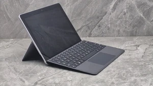 Microsoft surface GO 1824 - 10" 4415Y Pentium GOLD 1.6Ghz 4GB RAM /64GB SSD - Picture 1 of 6