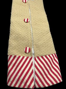 NUEVO CON ETIQUETAS Arpillera Rojo Blanco Rayas 48" Árbol de Navidad Falda Granja ASHLAND - Imagen 1 de 7