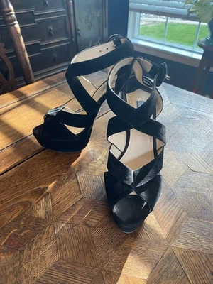 Tacones de plataforma de gamuza negros Prada Foto 1 de 4