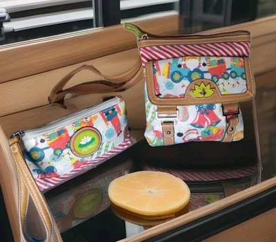 Lily Bloom Bandolera y Bolso Cartera Wrislet Lote de 2 Diversión Navidad 8x8" Foto 1 de 4