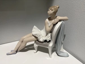 LLADRO 4847 FIGURINE BALLET DANCER SITTING ON CHAIR - Picture 1 of 5