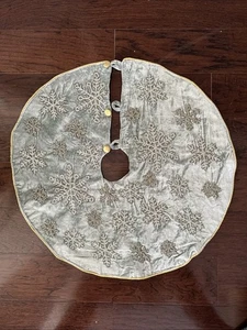 NEW  Anthropologie Beaded Snowflake Christmas Tree Skirt Mint Velvet Rachel Zoe - Picture 1 of 9
