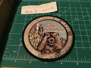 RARA PATCH WTFW 2015 PENNSYLVANIA GAME COMMISSION "MARMOTTA" DIAMETRO 4" - Foto 1 di 6