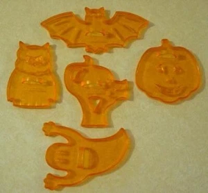 (5) Vintage HALLOWEEN Cookie CUTTERS - Bat, Ghost, Cat, Owl & Pumpkin -Hong Kong - Picture 1 of 4