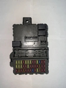 Módulo de relé de caja de fusibles interior Honda CR-V CRV 2017-2021 TLA-A1 - Imagen 1 de 2