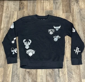 Hollister Sweat Shirt Top Mens M Black NBA Teams Logos Pullover Sweatshirt EUC - Picture 1 of 5
